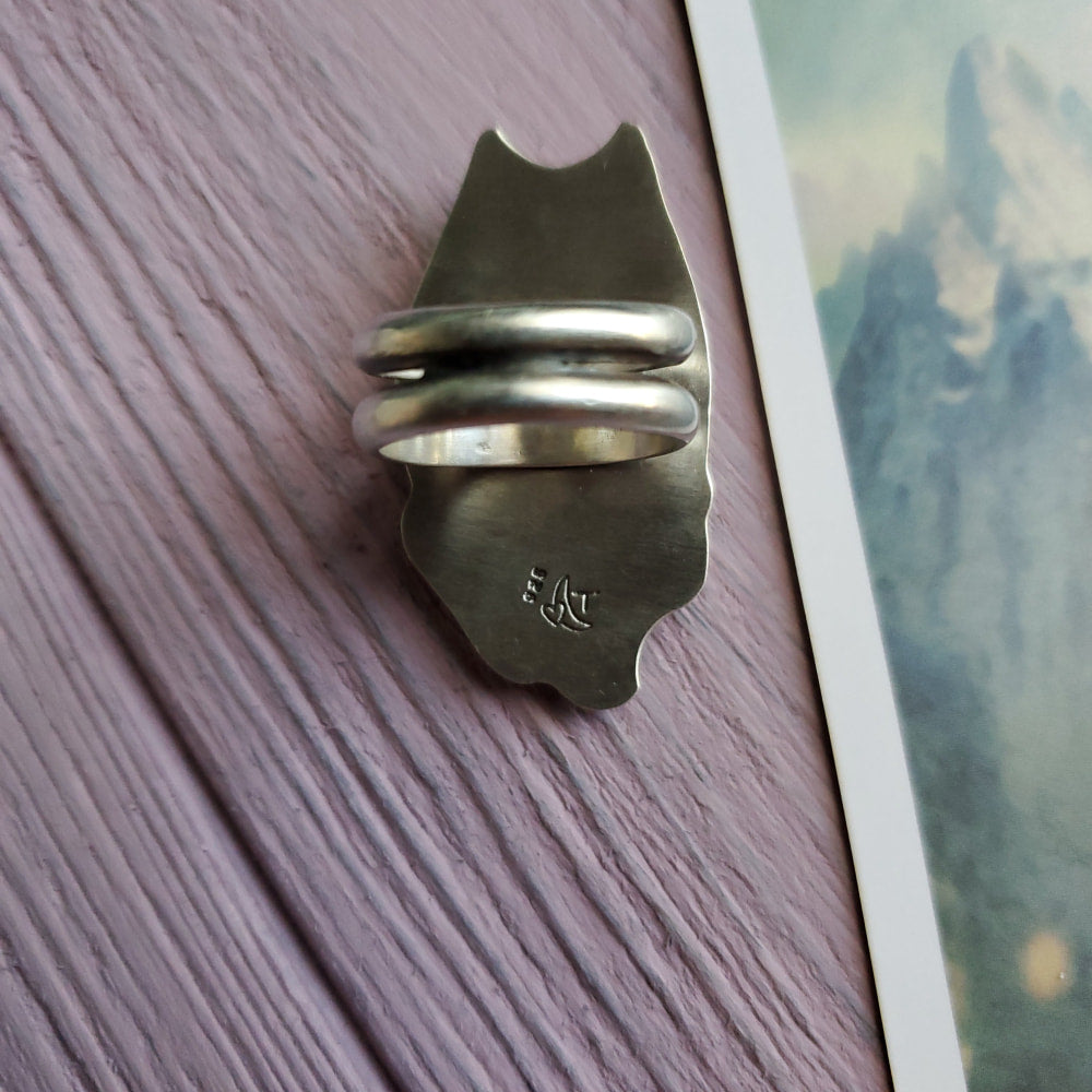 a silver ring with a cat on it